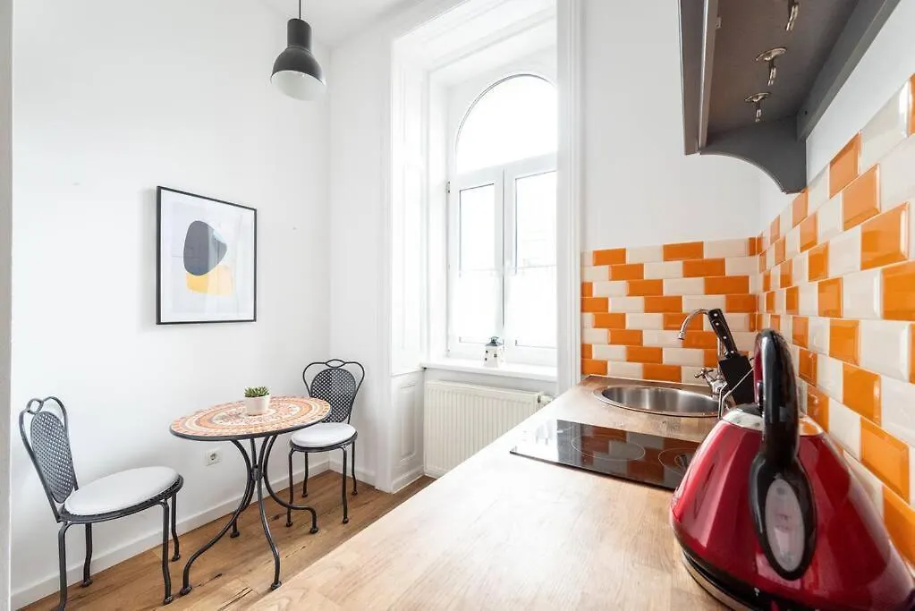 Lite 1Br Near Metro & Center By Hm Apartment Vienna