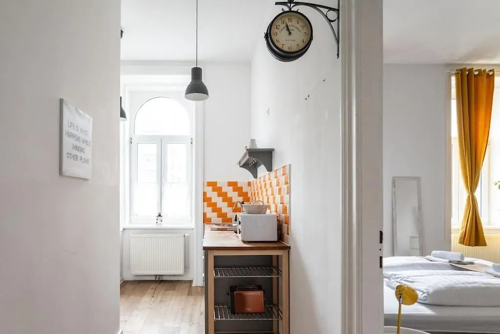 Lite 1Br Near Metro & Center By Hm Apartment Vienna